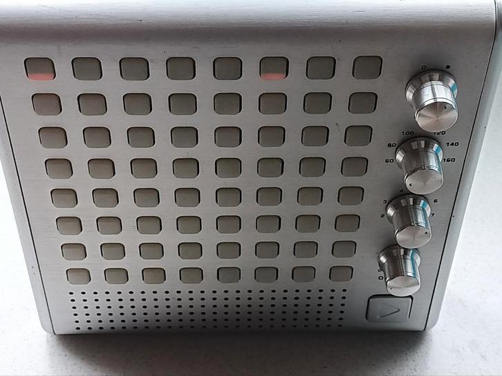 ThinkGeek Bliptronic - low-fi 8-bit synthesizer, Muziek en Instrumenten, Synthesizers, Zo goed als nieuw, Verzenden