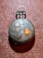 1 zilver dameszakhorloge 19de eeuw bladmotief + 1 jaren '50, Handtassen en Accessoires, Horloges | Antiek, Zakhorloge, 1900 tot 1930