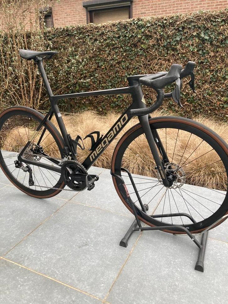 Racefiets Megamo full carbon di2 als nieuw!!, Vélos & Vélomoteurs, Vélos | Vélos de course, Comme neuf, Carbone, Enlèvement
