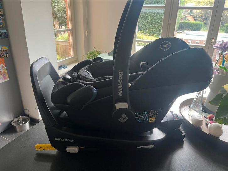 Maxi Cosi Pebble Pro iSize met FamilyFix3 onderstel, Kinderen en Baby's, Autostoeltjes, Zo goed als nieuw, Isofix, Ophalen