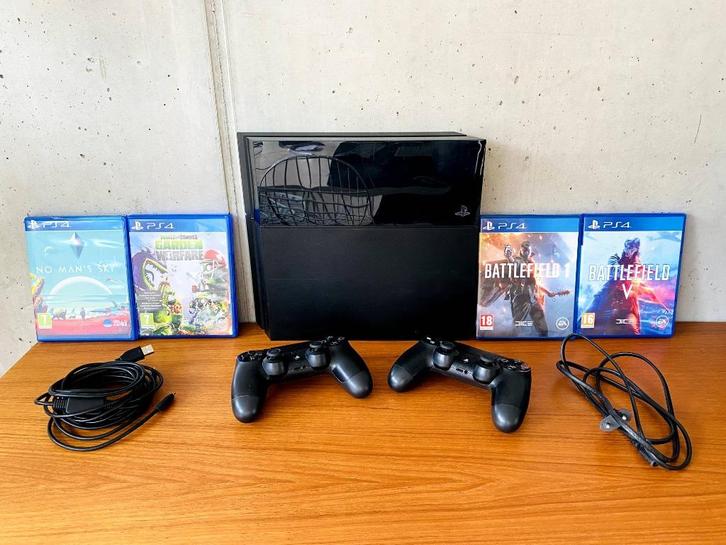 Playstation 4 500GB (incl. 2 controllers & 4 games), Games en Spelcomputers, Spelcomputers | Sony Consoles | Accessoires, Gebruikt