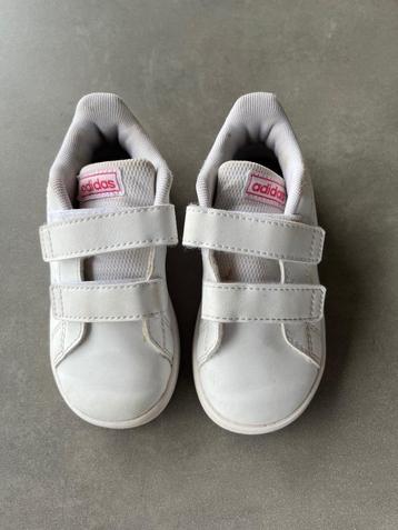 Kinderschoenen Adidas maat 24 beschikbaar voor biedingen