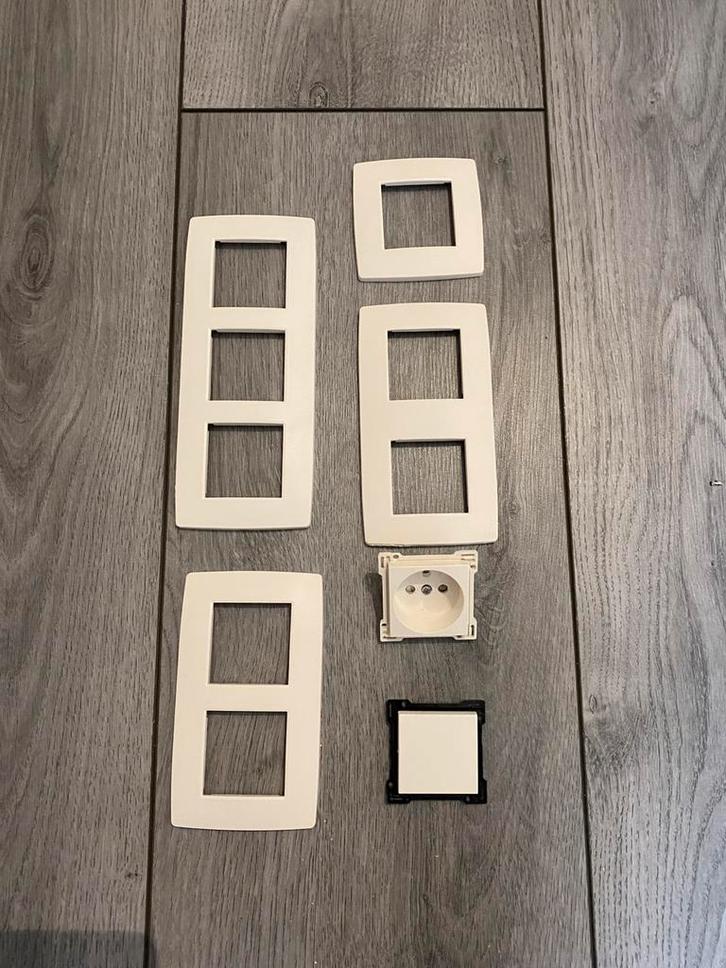 Schakelmateriaal Niko - Original wit, Doe-het-zelf en Bouw, Elektriciteit en Kabels, Zo goed als nieuw, Schakelaar, Ophalen