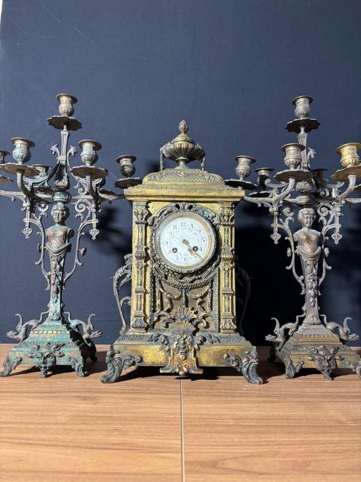 (76) Antieke Franse Bronzen Regency Pendule met Kandelaren, Antiek en Kunst, Antiek | Klokken, Ophalen of Verzenden