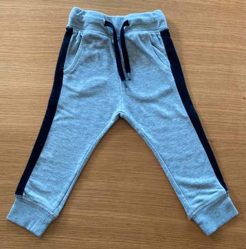 Pantalon de jogging / training gris - 2 ans - 4€, Pantalon, Garçon, Enlèvement ou Envoi, H&M