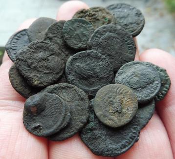 20 x originele Romeinse munten, bodemvondsten beschikbaar voor biedingen