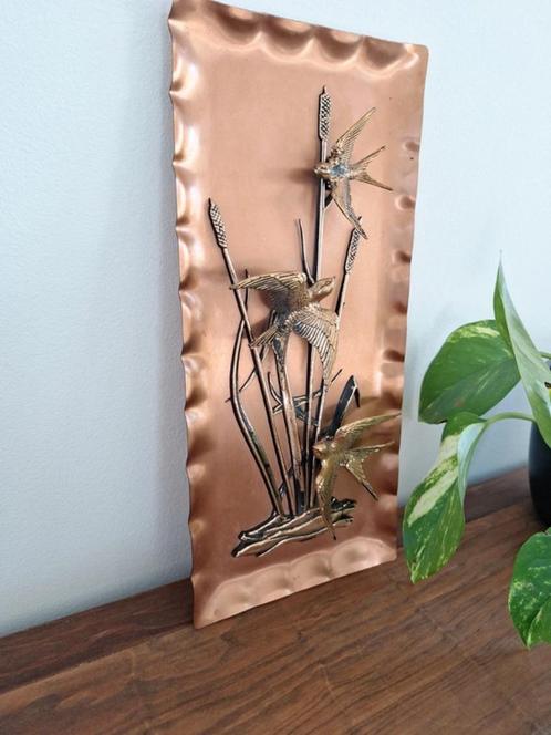 Koperkleurige vintage wanddecoratie met zwaluwen in 3D, Huis en Inrichting, Woonaccessoires | Wanddecoraties, Zo goed als nieuw