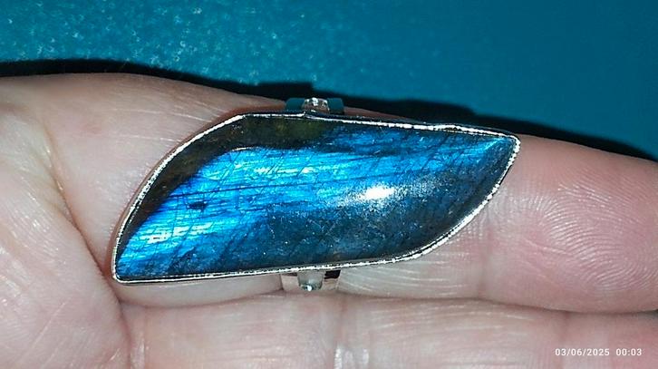 Twee verstelbare labradorietringen, Handtassen en Accessoires, Ringen, Nieuw, Dame, Paars, Zilver, Met edelsteen, Ophalen of Verzenden