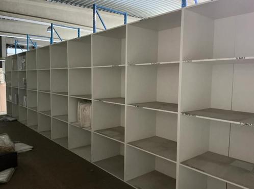 Gratis Urgent schappen gratis Grote houten kast 11, Huis en Inrichting, Woonaccessoires | Etagères, Gebruikt, Ophalen