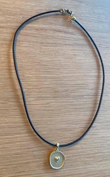 Kinderketting met hartje beschikbaar voor biedingen