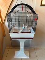 Metalen vogelkooi zo goed als nieuw, met accessoires en voet, Dieren en Toebehoren, Vogels | Hokken en Kooien, Ophalen, Zo goed als nieuw