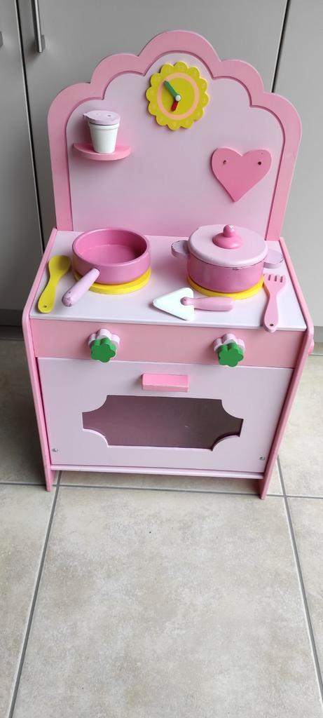 Houten keuken met 2 kookplaten , oven en klok plus accessoir, Kinderen en Baby's, Speelgoed | Houten speelgoed, Zo goed als nieuw