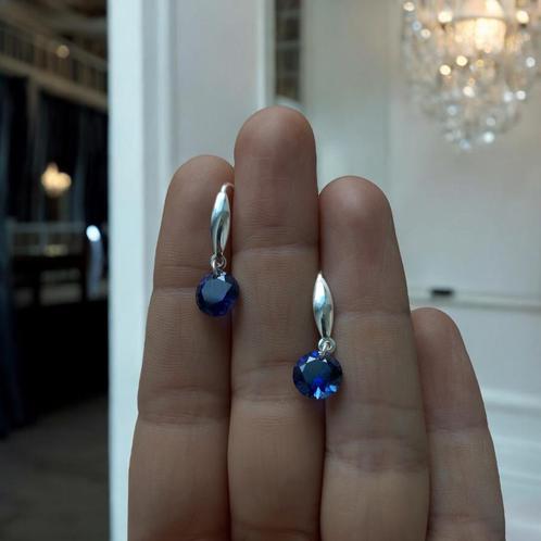 Oorbellen met  saffier edelsteen 925 zilver, Handtassen en Accessoires, Oorbellen, Nieuw, Hangers, Zilver, Blauw, Met edelsteen