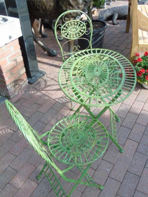 Tuinset van smeedijzer en gietijzer (tafel en 2 stoelen), Tuin en Terras, Tuinmeubel-accessoires, Nieuw, Ophalen