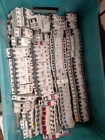 Zekeringen en diffs, verschillende types, enkel en 3 fase beschikbaar voor biedingen