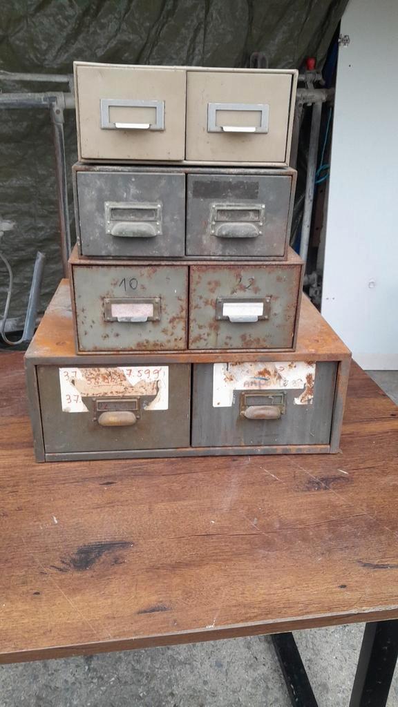 4 anciens tiroirs métalliques, Zakelijke goederen, Kantoor en Winkelinrichting | Kassa's en Betaalsystemen, Ophalen