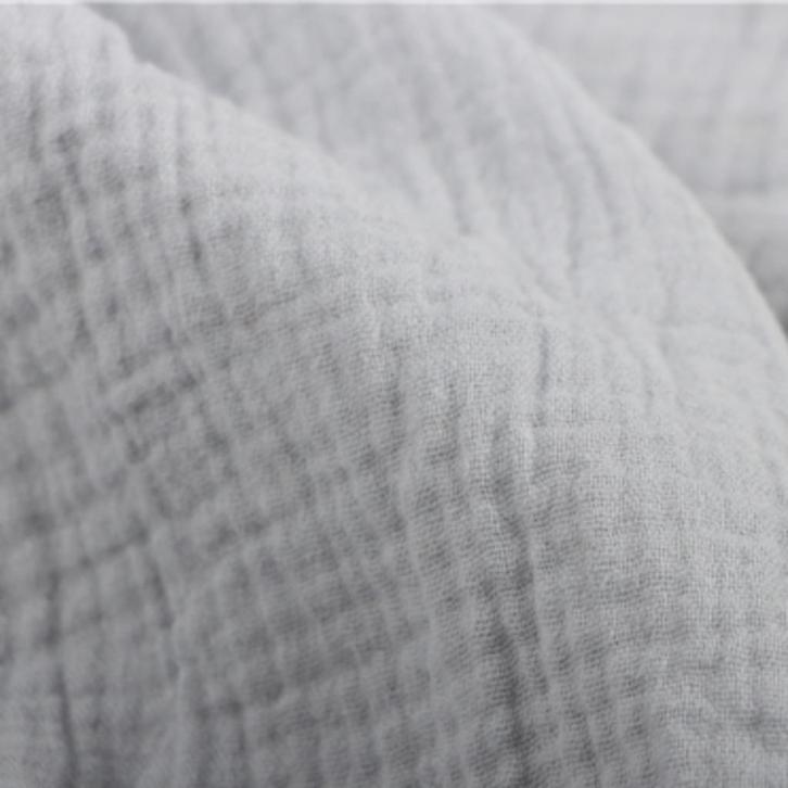 Promo! 5743)138x50cm Double Gauze tetra licht grijs, Hobby en Vrije tijd, Stoffen en Lappen, Nieuw, Katoen, 120 cm of meer, 30 tot 200 cm