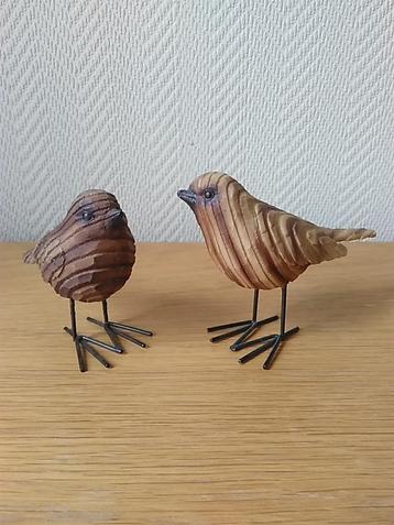 Lot de 2 oiseaux décoratifs disponible aux enchères