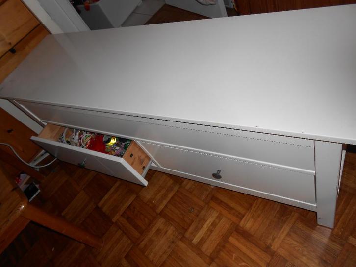 meuble bas banc coffre commode à 2 tiroirs Hemnes Ikea, Maison & Meubles, Armoires | Commodes, Utilisé, Moins de 100 cm, 150 à 200 cm