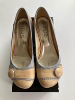 Pump ecru met lichtblauw detail - retro/vintage - 38 - Virus, Kleding | Dames, Pumps, Beige, Ophalen of Verzenden, Virus