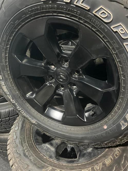 Dodge ram velgen + banden 18 inch 6x139.7 ram 1500 ram1500, Auto-onderdelen, Remmen en Aandrijving, Amerikaanse onderdelen, Dodge