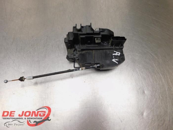 Serrure portière mécanique 4portes avant droite d'un Nissa, Autos : Pièces & Accessoires, Carrosserie & Tôlerie, Nissan, Utilisé