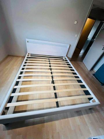 Led tweepersoonsbed beschikbaar voor biedingen