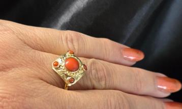 Gouden antieke ring met bloedkoraal. 2025/645. beschikbaar voor biedingen