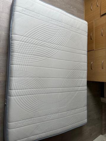 Matelas Bultex 140cm beschikbaar voor biedingen
