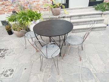 Metalen tuinset beschikbaar voor biedingen