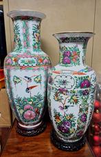2 grote chinese vazen famille rose, Antiek en Kunst, Ophalen