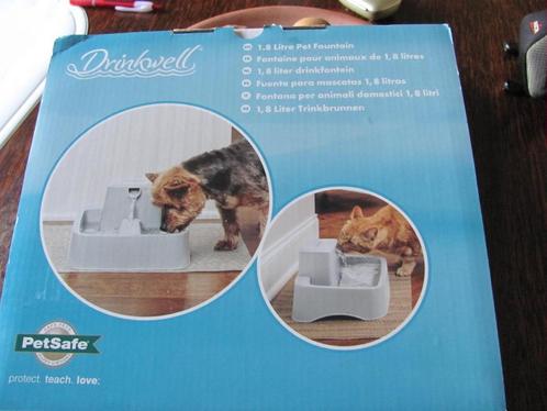 Drinkfontein DRINKWELL voor kleine hond of kat, Animaux & Accessoires, Nourriture & Bols pour chiens, Comme neuf, Enlèvement ou Envoi