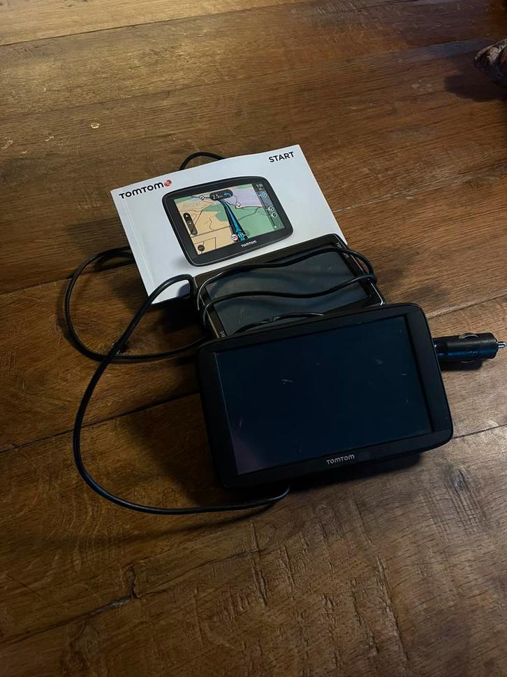 2 tom tom navigatiesystemen, Auto diversen, Autonavigatie, Zo goed als nieuw, Ophalen of Verzenden