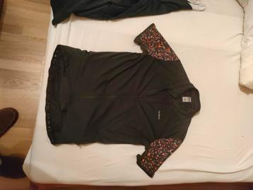 Assortiment Fietstenues Triban + koersbroek beschikbaar voor biedingen