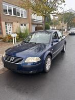 Volkswagen passat 1.6 benzine bouwjaar 2002  km 249.000, Stof, Blauw, Bedrijf, Handgeschakeld