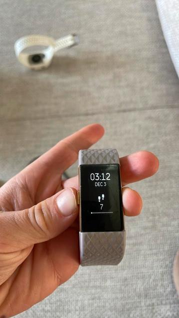 Fitbit Charge 2 met extra bandjes beschikbaar voor biedingen