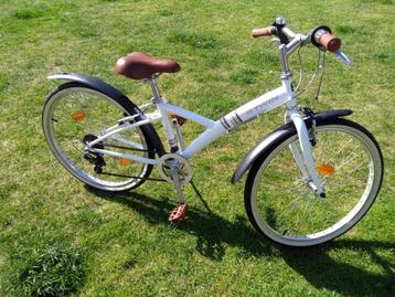 mooie fiets, 24 inch, met staander en spatbord, merk: B-twin