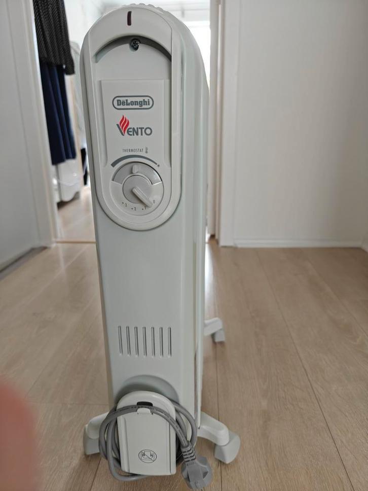 Delonghi elektrische radiator, Doe-het-zelf en Bouw, Verwarming en Radiatoren, Zo goed als nieuw, Radiator, 800 watt of meer, 30 tot 80 cm