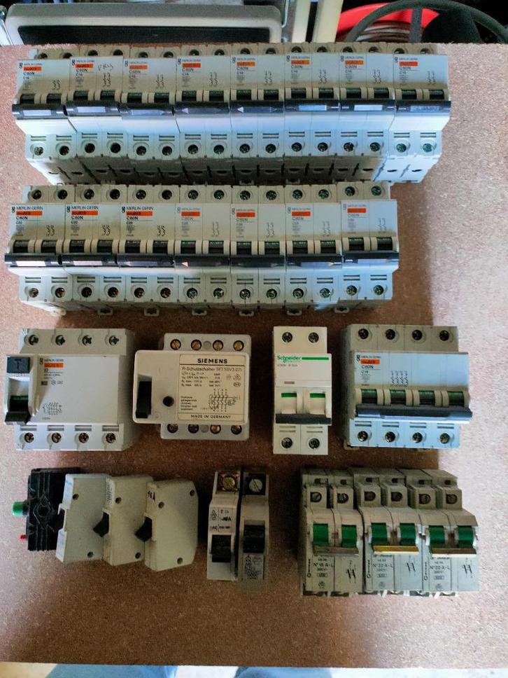 nieuwe en gebruikte automatische zekeringen, Doe-het-zelf en Bouw, Elektriciteit en Kabels, Zo goed als nieuw, Overige typen, Ophalen