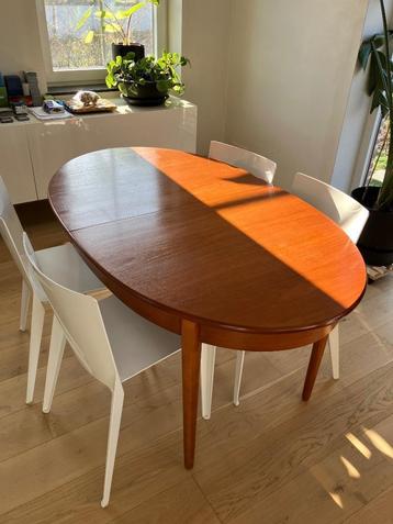 Vintage ovale uittrekbare tafel, Huis en Inrichting, Ophalen, 50 tot 100 cm, Zo goed als nieuw, 150 tot 200 cm