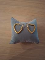 Oorbellen hartjes, Ophalen of Verzenden, Zo goed als nieuw