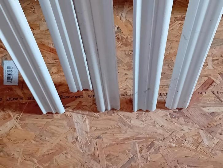 Restes de moulures de plafond, Bricolage & Construction, Plinthes & Finitions, Utilisé, Moulures, Autres matériaux, 150 à 200 cm