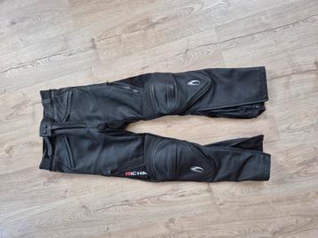 Lederen motorbroek Richa maat 48 beschikbaar voor biedingen