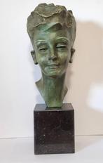 Borstbeeld sculptuur op marmeren sokkel., Antiek en Kunst, Ophalen of Verzenden