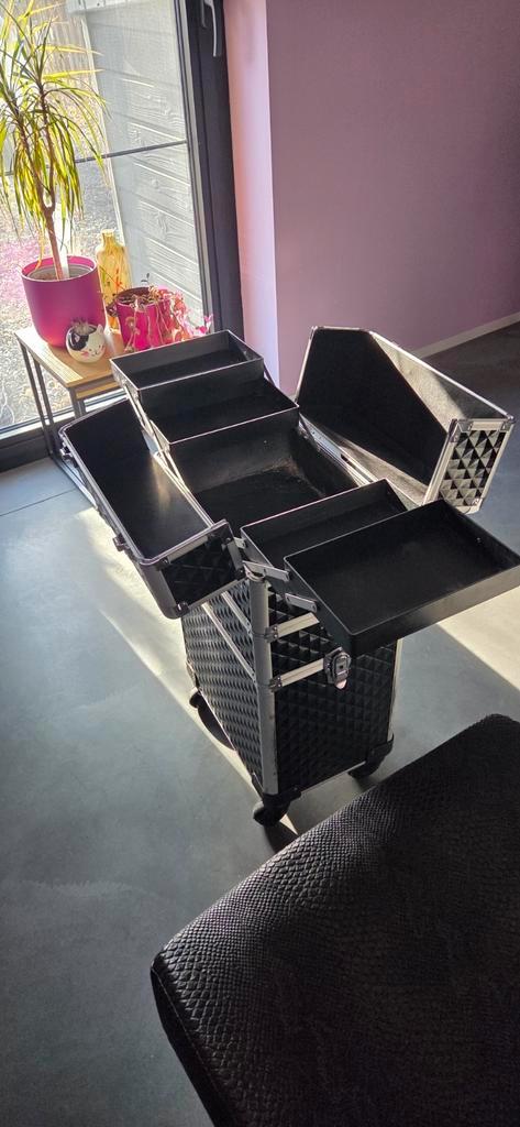 Volledige kappersinrichting voor een startende kapper, Huis en Inrichting, Tafels | Kaptafels, Zo goed als nieuw, 150 tot 200 cm