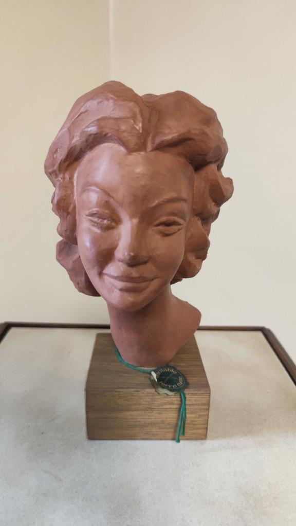 Buste Femme en Terre Cuite – signé P. Sersté, Antiek en Kunst, Kunst | Beelden en Houtsnijwerken, Ophalen