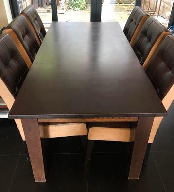 Table en bois + 6 chaises en cuir