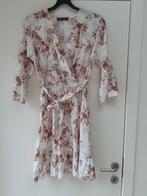Leuk  kleedje  van  Belle  Best  maat  medium., Maat 38/40 (M), Beige, Ophalen of Verzenden, Zo goed als nieuw