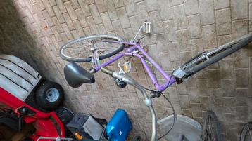 Damesfiets - opknapbeurt nodig beschikbaar voor biedingen