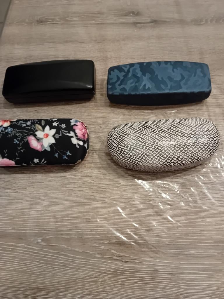 4 boîte  lunettes tout pour 5 euros